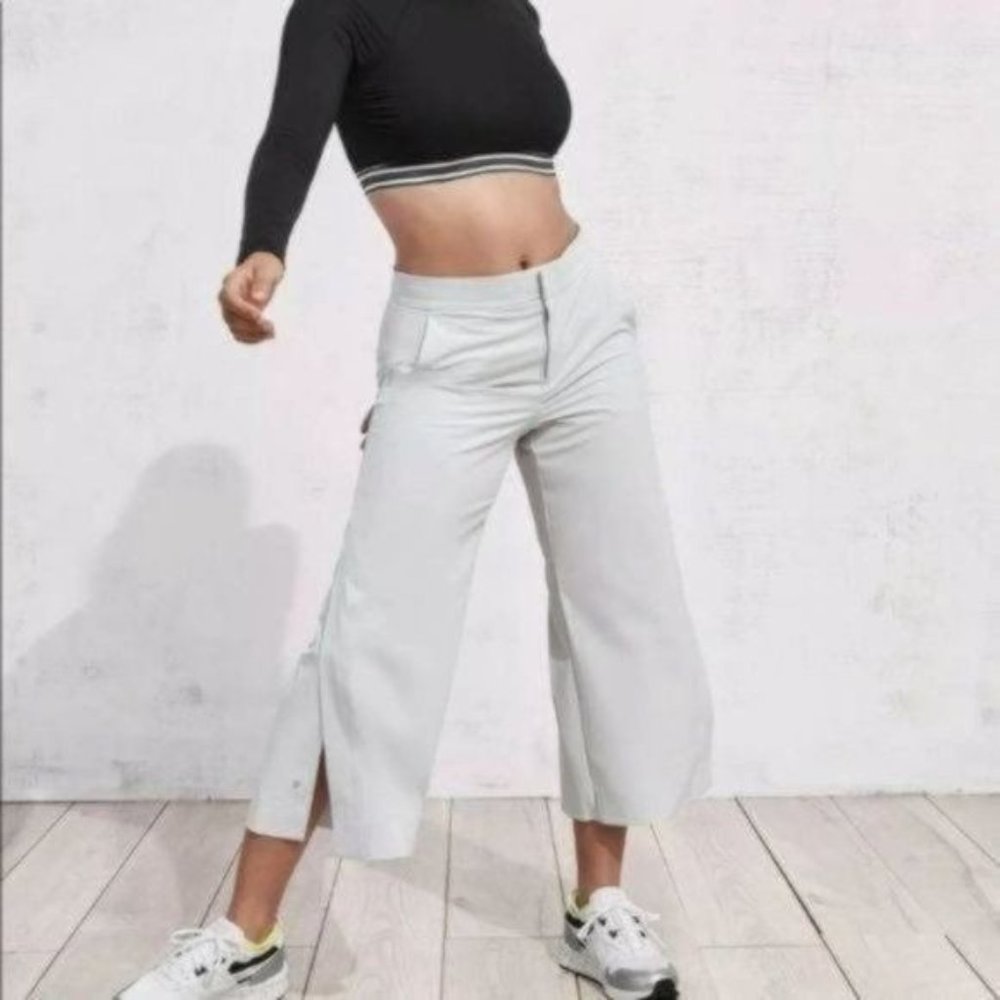 Athleta Cropped Wide-Leg Snap-Detail Pants in Light Gray